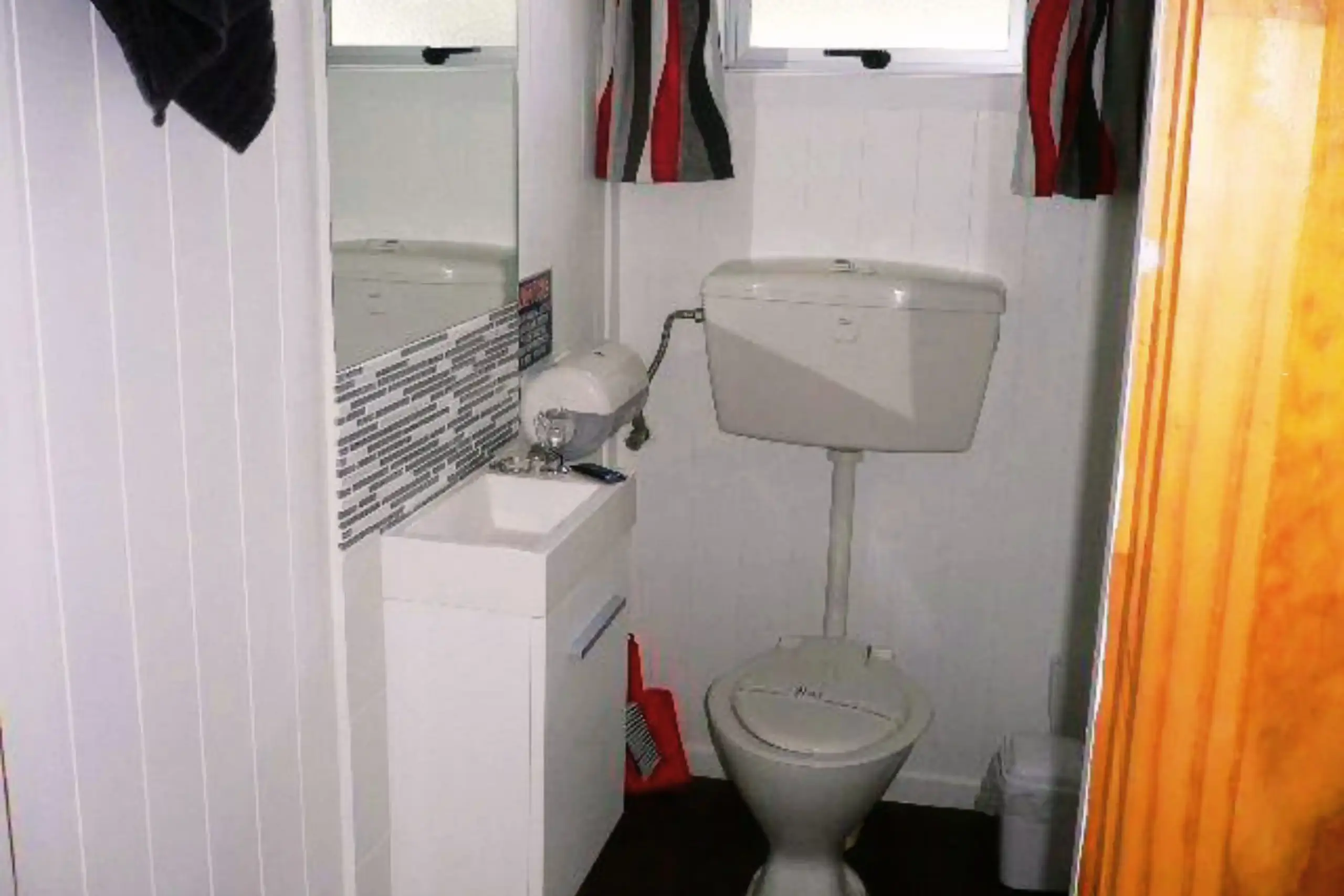 Great Lake Holiday Park Campground Cabin with Toilet & Hand Basin Cosy deluxe cabin with private toilet, heating, cooling and TV at Great Lake Holiday Park Taupo.