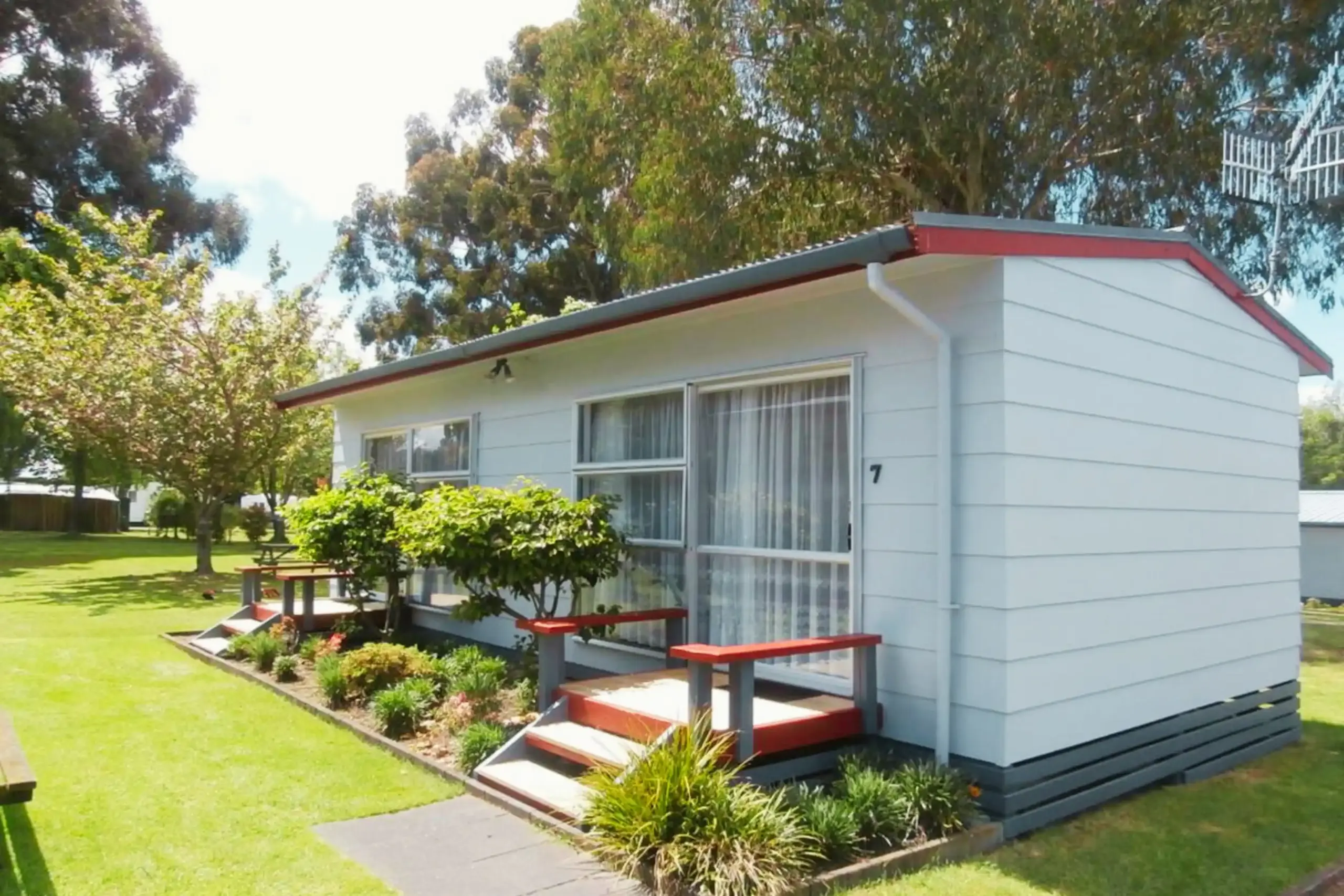Great Lake Holiday Park Campground Cabin with Toilet Cosy deluxe cabin with private toilet, heating, cooling and TV at Great Lake Holiday Park Taupo.